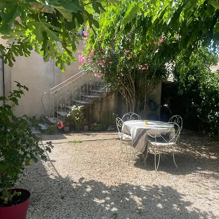Avec Jardin En Apartment LʼIsle-sur-la-Sorgue