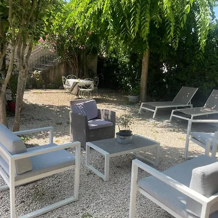 Avec Jardin En Apartment