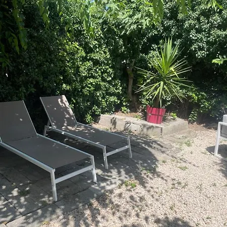 Avec Jardin En L'Isle-sur-la-Sorgue